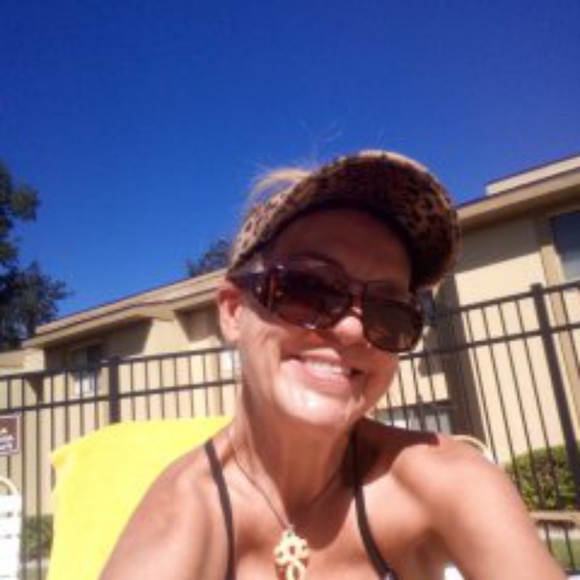 Meet your Posher, Amy - Picture 2 of 5